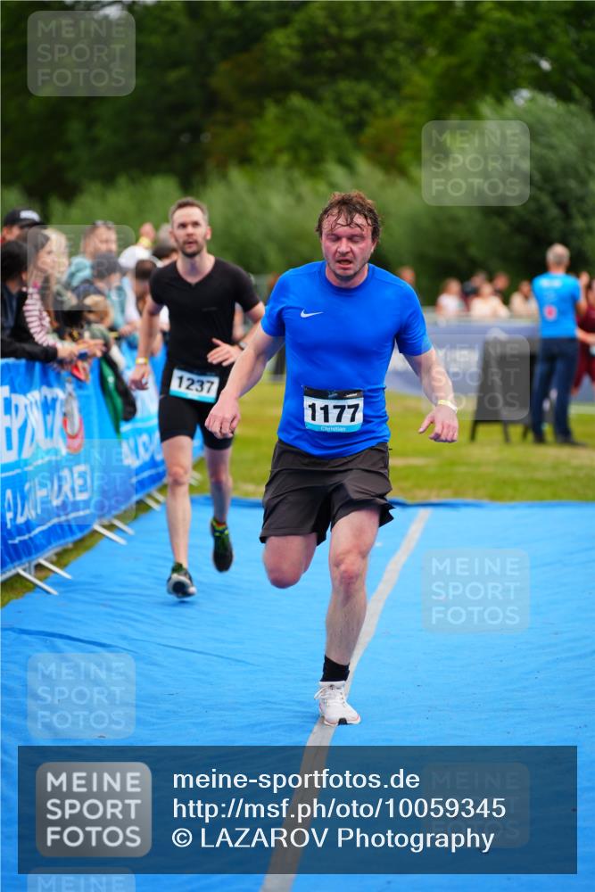 30.08.2026 - Elbe Triathlon Hamburg LAZAROV Photography http://msf.ph/oto/10059345 30.08.2026 11:35:34 Ziel 961, 1177, 1237 meine-sportfotos.de