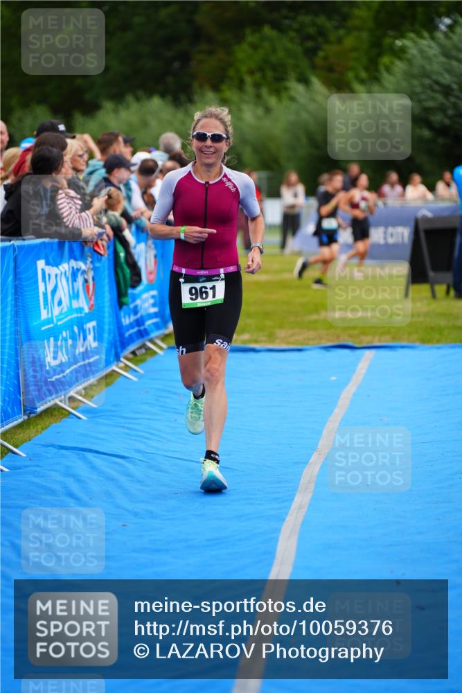 30.08.2026 - Elbe Triathlon Hamburg LAZAROV Photography http://msf.ph/oto/10059376 30.08.2026 11:35:39 Ziel 961 meine-sportfotos.de