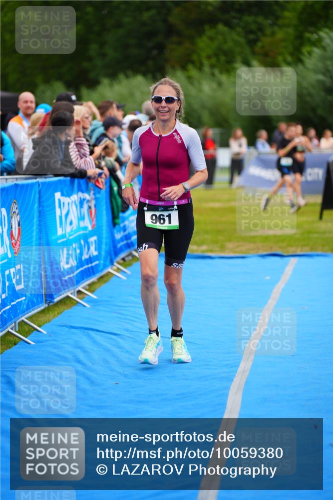 30.08.2026 - Elbe Triathlon Hamburg LAZAROV Photography http://msf.ph/oto/10059380 30.08.2026 11:35:39 Ziel 961 meine-sportfotos.de