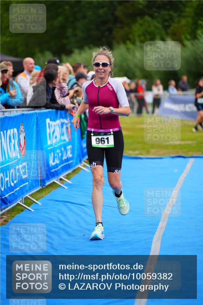 30.08.2026 - Elbe Triathlon Hamburg LAZAROV Photography http://msf.ph/oto/10059382 30.08.2026 11:35:39 Ziel 961 meine-sportfotos.de