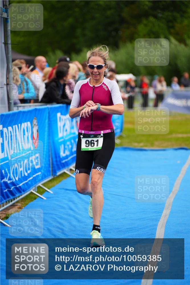 30.08.2026 - Elbe Triathlon Hamburg LAZAROV Photography http://msf.ph/oto/10059385 30.08.2026 11:35:39 Ziel 961 meine-sportfotos.de