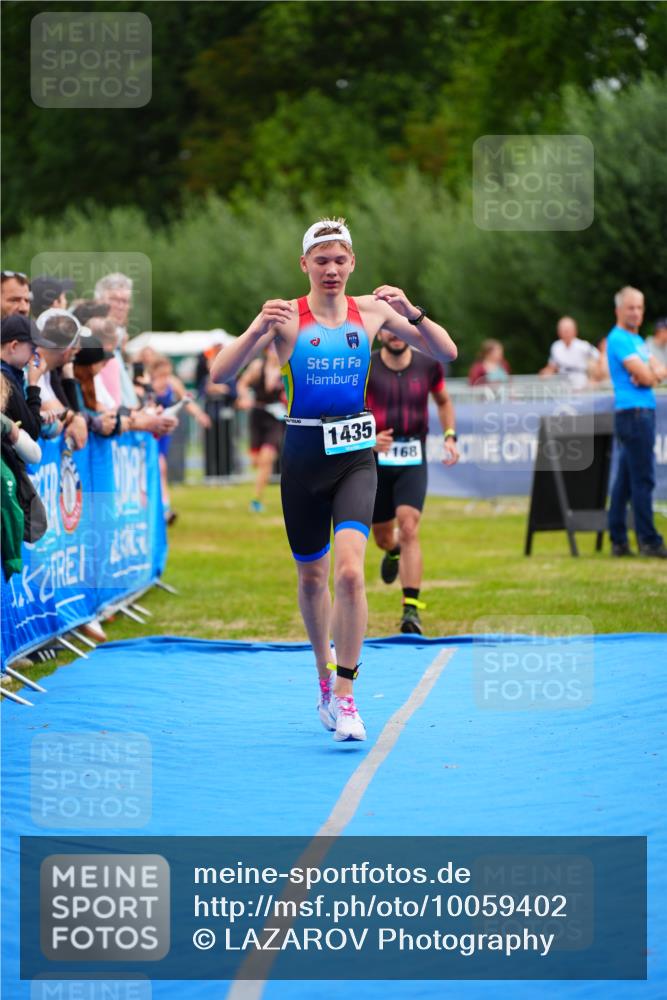 30.08.2026 - Elbe Triathlon Hamburg LAZAROV Photography http://msf.ph/oto/10059402 30.08.2026 11:35:53 Ziel 1168, 1435, 1439 meine-sportfotos.de