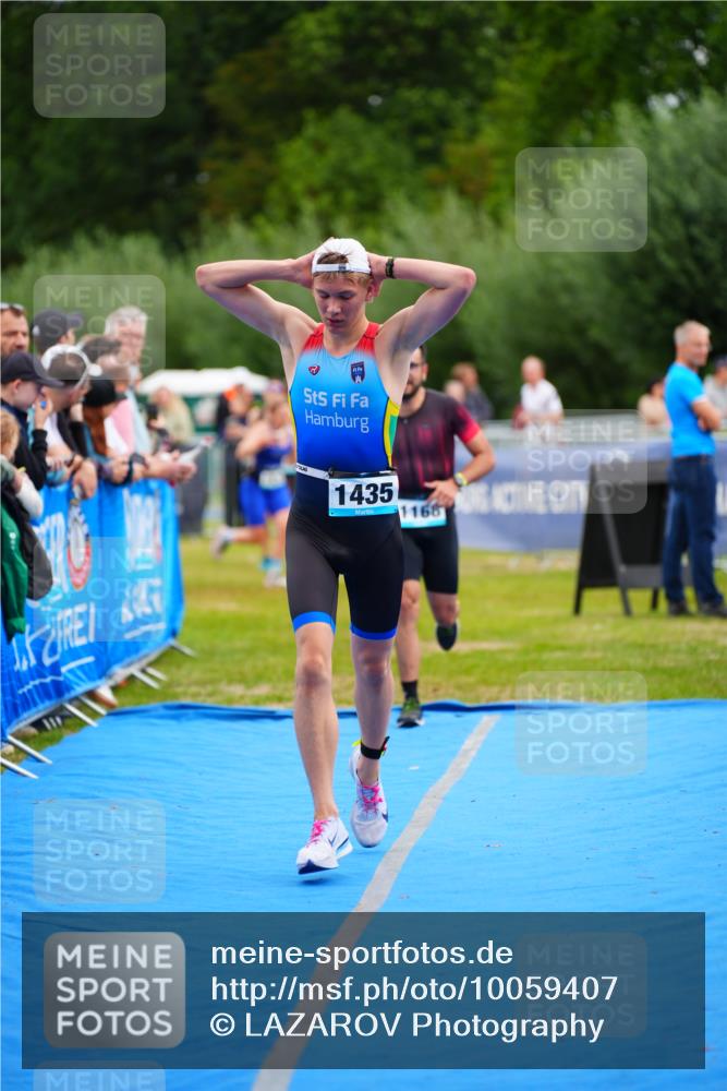 30.08.2026 - Elbe Triathlon Hamburg LAZAROV Photography http://msf.ph/oto/10059407 30.08.2026 11:35:53 Ziel 1168, 1435, 1439 meine-sportfotos.de