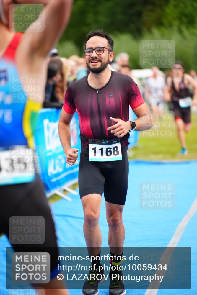 30.08.2026 - Elbe Triathlon Hamburg LAZAROV Photography http://msf.ph/oto/10059434 30.08.2026 11:35:57 Ziel 1168, 1295, 1435, 1439 meine-sportfotos.de