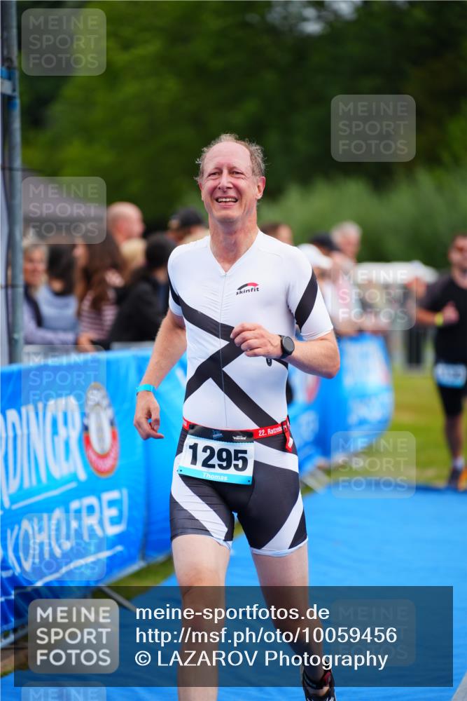 30.08.2026 - Elbe Triathlon Hamburg LAZAROV Photography http://msf.ph/oto/10059456 30.08.2026 11:36:05 Ziel 929, 1139, 1295, 1305 meine-sportfotos.de