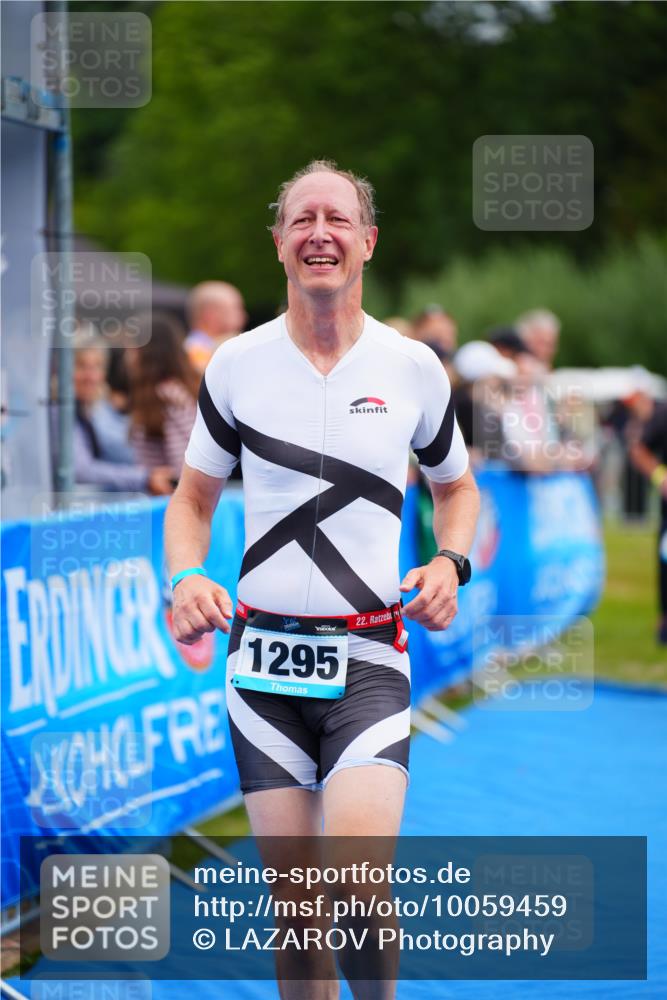 30.08.2026 - Elbe Triathlon Hamburg LAZAROV Photography http://msf.ph/oto/10059459 30.08.2026 11:36:05 Ziel 929, 1139, 1295, 1305 meine-sportfotos.de