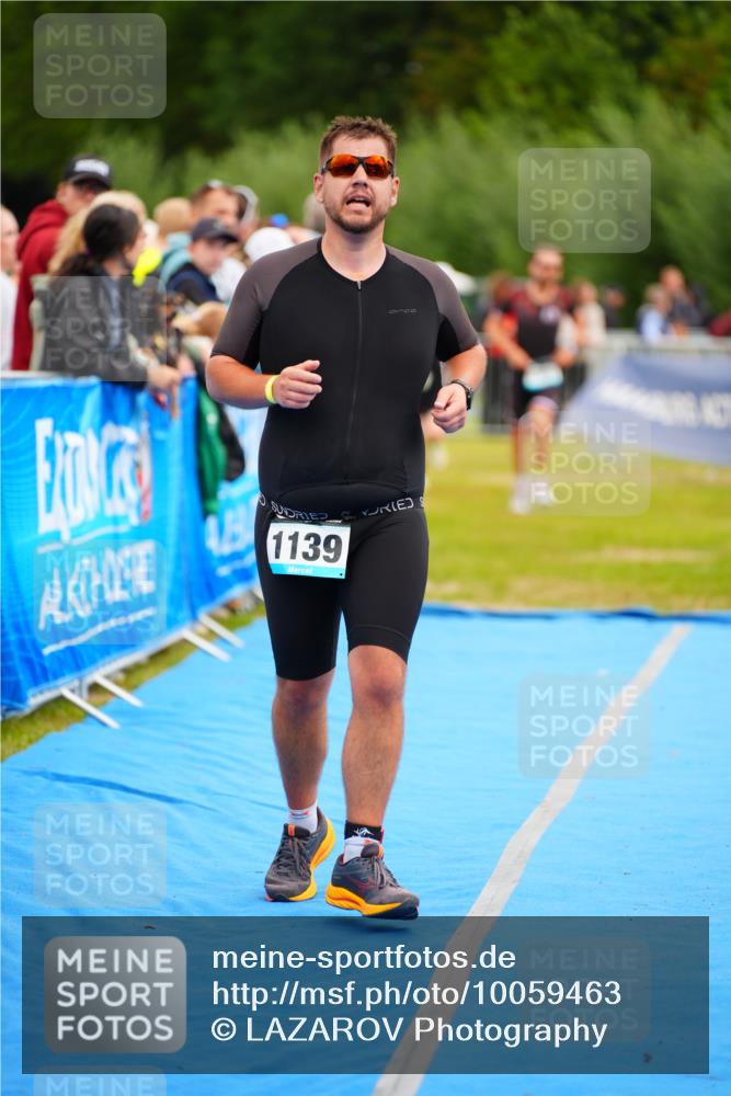 30.08.2026 - Elbe Triathlon Hamburg LAZAROV Photography http://msf.ph/oto/10059463 30.08.2026 11:36:07 Ziel 929, 1139, 1295, 1305 meine-sportfotos.de