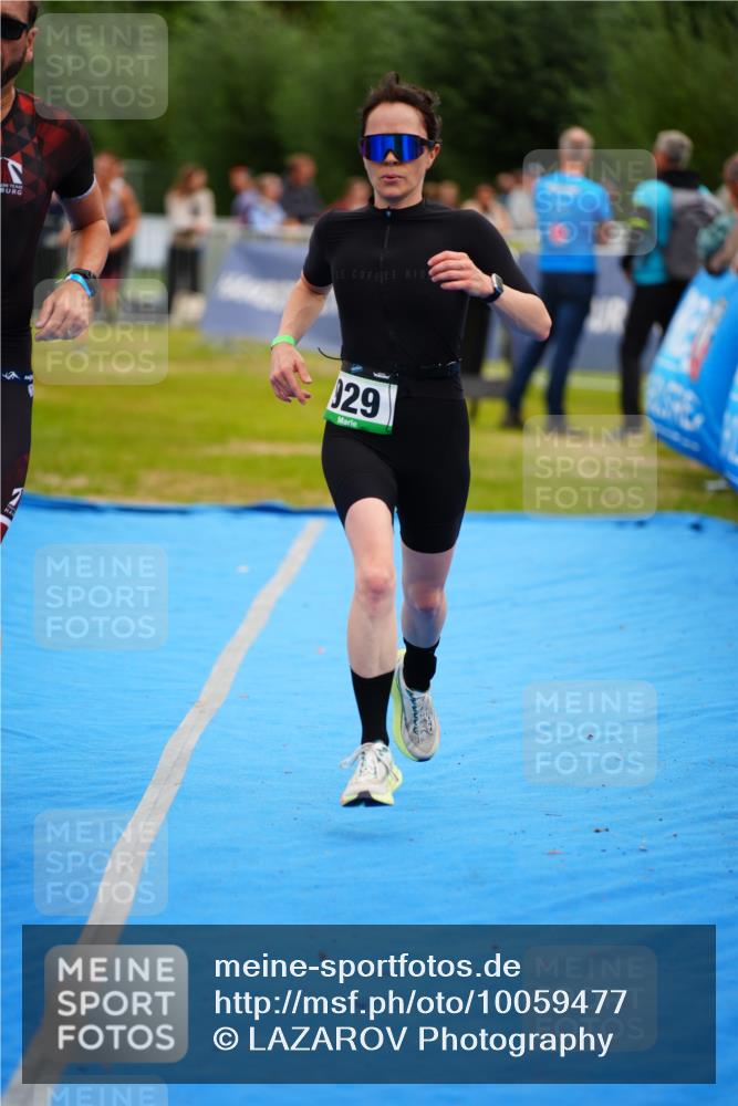 30.08.2026 - Elbe Triathlon Hamburg LAZAROV Photography http://msf.ph/oto/10059477 30.08.2026 11:36:13 Ziel 929, 1305, 1447 meine-sportfotos.de