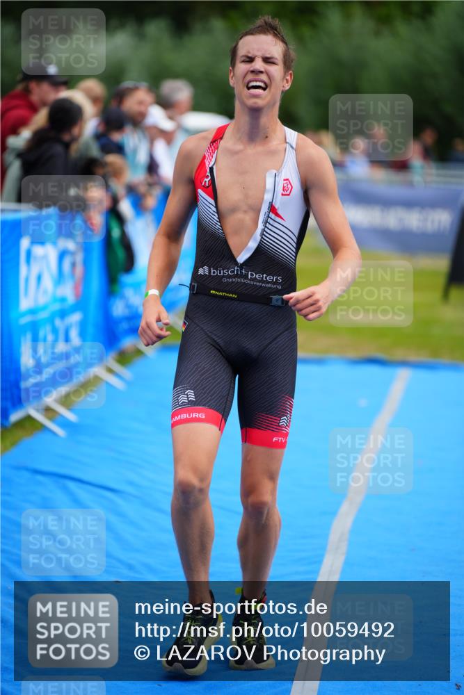 30.08.2026 - Elbe Triathlon Hamburg LAZAROV Photography http://msf.ph/oto/10059492 30.08.2026 11:36:20 Ziel 1446, 1447 meine-sportfotos.de