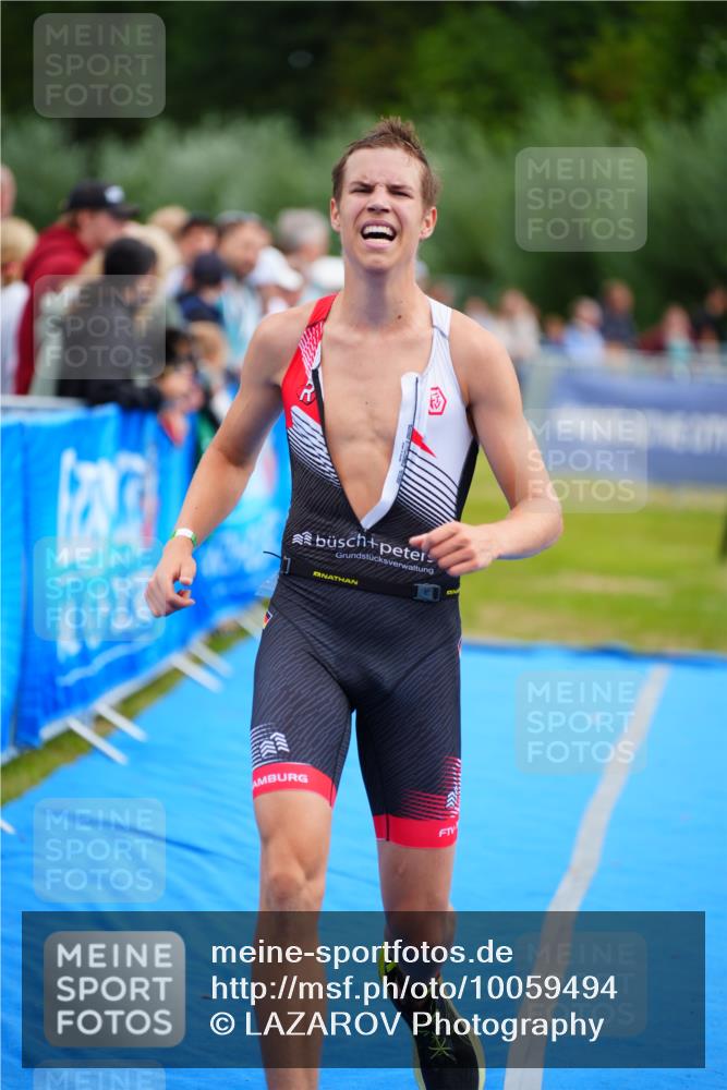 30.08.2026 - Elbe Triathlon Hamburg LAZAROV Photography http://msf.ph/oto/10059494 30.08.2026 11:36:20 Ziel 1446, 1447 meine-sportfotos.de