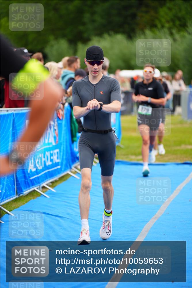 30.08.2026 - Elbe Triathlon Hamburg LAZAROV Photography http://msf.ph/oto/10059653 30.08.2026 11:37:00 Ziel 879, 1011, 1050, 1132, 1246, 1307 meine-sportfotos.de