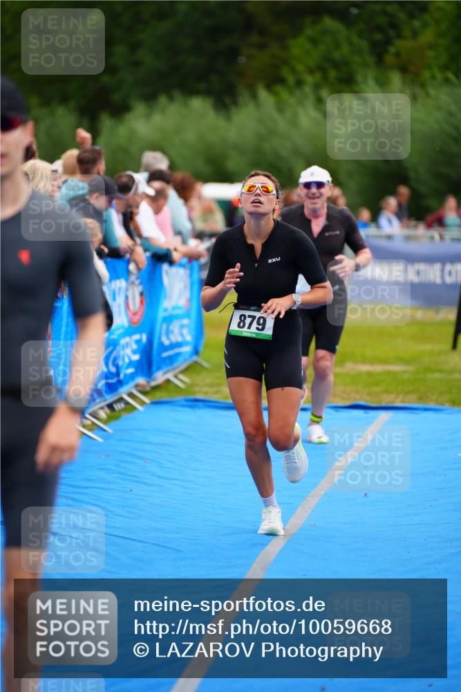 30.08.2026 - Elbe Triathlon Hamburg LAZAROV Photography http://msf.ph/oto/10059668 30.08.2026 11:37:02 Ziel 879, 1050, 1132, 1307 meine-sportfotos.de