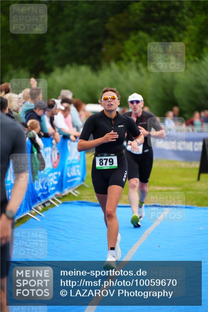 30.08.2026 - Elbe Triathlon Hamburg LAZAROV Photography http://msf.ph/oto/10059670 30.08.2026 11:37:02 Ziel 879, 1050, 1132, 1307 meine-sportfotos.de