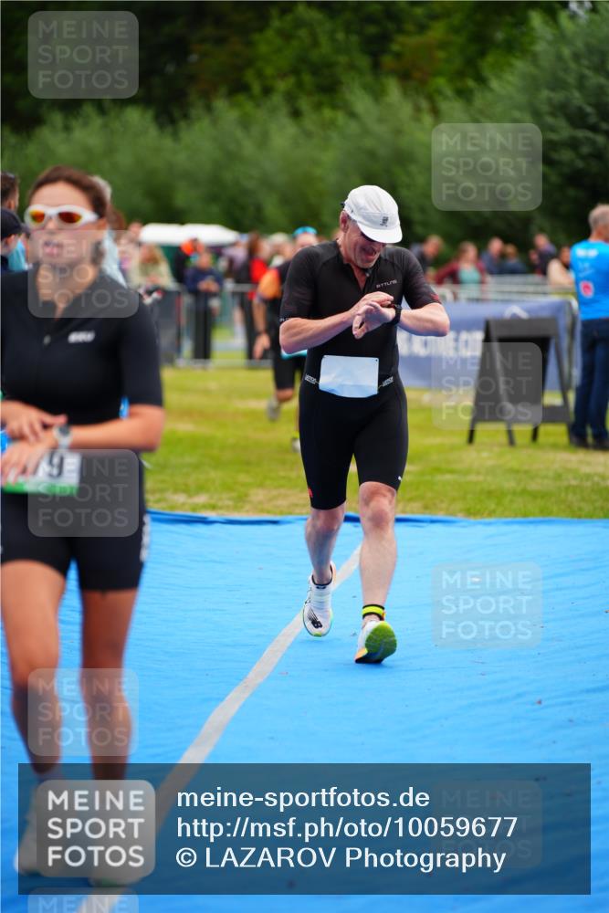30.08.2026 - Elbe Triathlon Hamburg LAZAROV Photography http://msf.ph/oto/10059677 30.08.2026 11:37:03 Ziel 879, 1050, 1132, 1307 meine-sportfotos.de