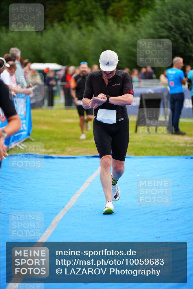 30.08.2026 - Elbe Triathlon Hamburg LAZAROV Photography http://msf.ph/oto/10059683 30.08.2026 11:37:04 Ziel 879, 1050, 1132, 1307 meine-sportfotos.de