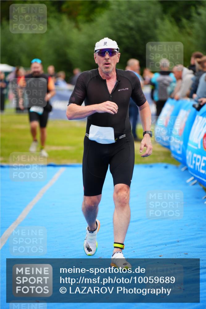 30.08.2026 - Elbe Triathlon Hamburg LAZAROV Photography http://msf.ph/oto/10059689 30.08.2026 11:37:05 Ziel 879, 1050, 1307 meine-sportfotos.de