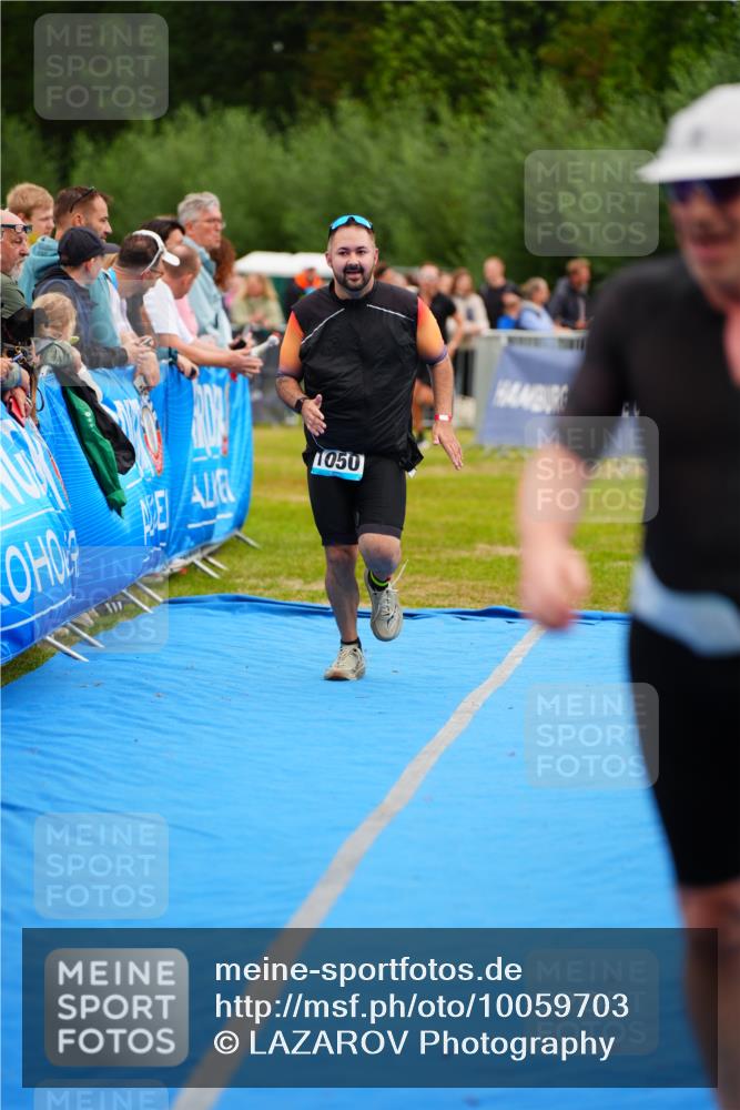 30.08.2026 - Elbe Triathlon Hamburg LAZAROV Photography http://msf.ph/oto/10059703 30.08.2026 11:37:07 Ziel 1050, 1122, 1307 meine-sportfotos.de