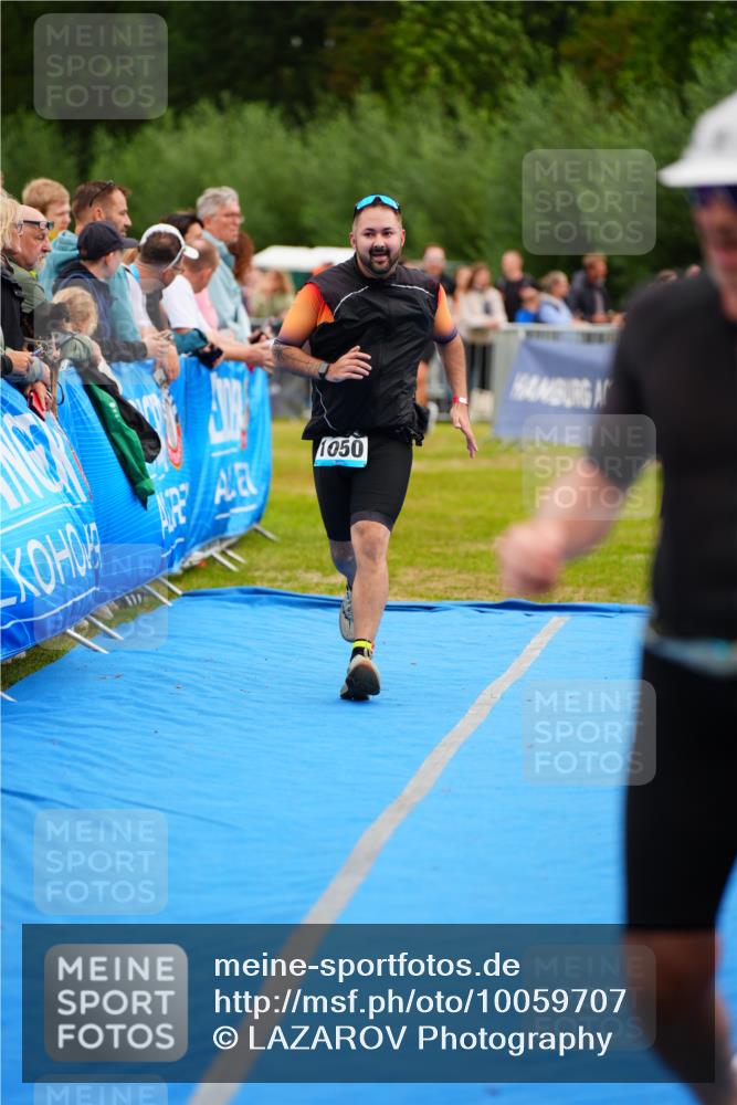 30.08.2026 - Elbe Triathlon Hamburg LAZAROV Photography http://msf.ph/oto/10059707 30.08.2026 11:37:07 Ziel 1050, 1122, 1307 meine-sportfotos.de