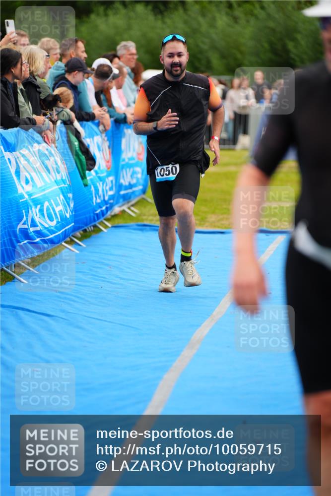 30.08.2026 - Elbe Triathlon Hamburg LAZAROV Photography http://msf.ph/oto/10059715 30.08.2026 11:37:07 Ziel 1050, 1122, 1307 meine-sportfotos.de