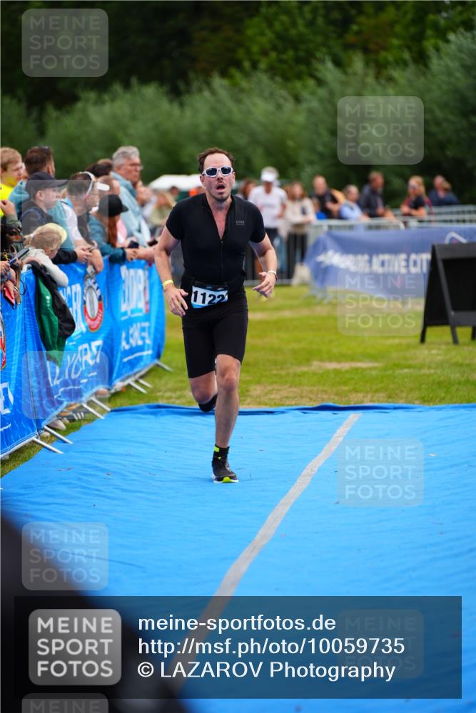 30.08.2026 - Elbe Triathlon Hamburg LAZAROV Photography http://msf.ph/oto/10059735 30.08.2026 11:37:14 Ziel 1122 meine-sportfotos.de