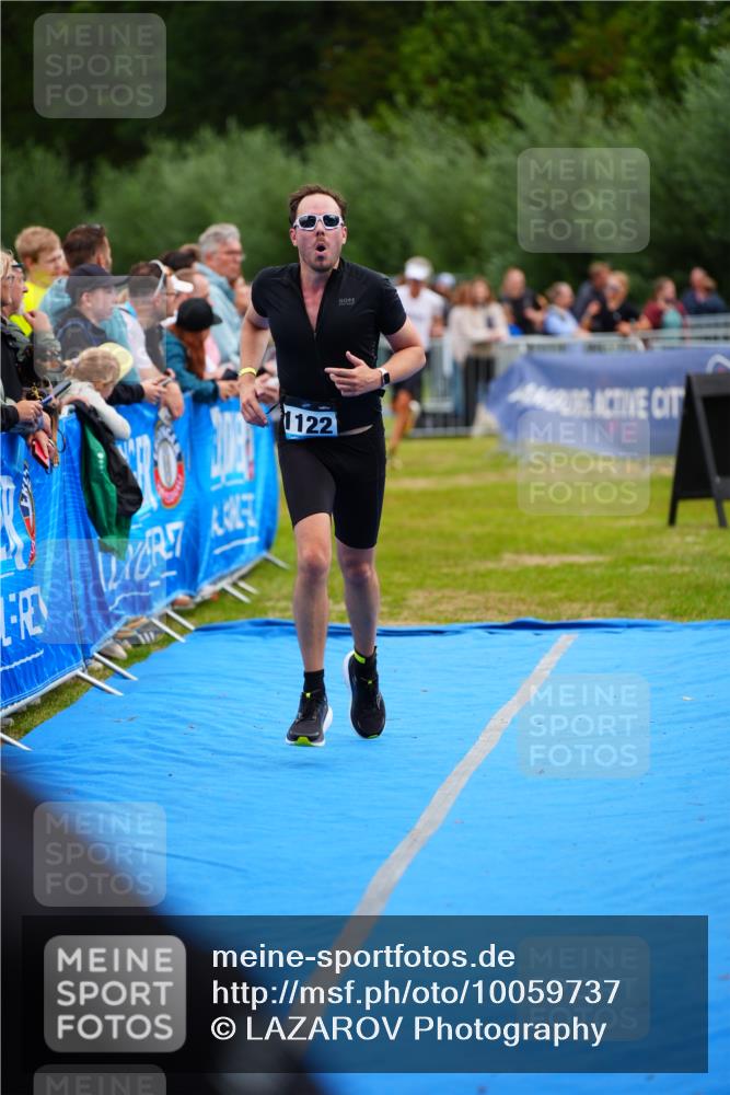 30.08.2026 - Elbe Triathlon Hamburg LAZAROV Photography http://msf.ph/oto/10059737 30.08.2026 11:37:14 Ziel 1122 meine-sportfotos.de