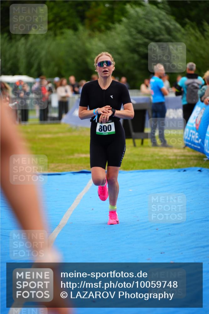30.08.2026 - Elbe Triathlon Hamburg LAZAROV Photography http://msf.ph/oto/10059748 30.08.2026 11:37:23 Ziel 800, 1341 meine-sportfotos.de
