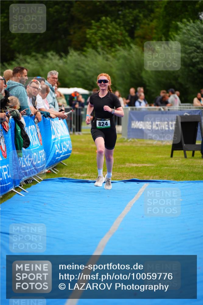 30.08.2026 - Elbe Triathlon Hamburg LAZAROV Photography http://msf.ph/oto/10059776 30.08.2026 11:37:31 Ziel 824, 1334 meine-sportfotos.de