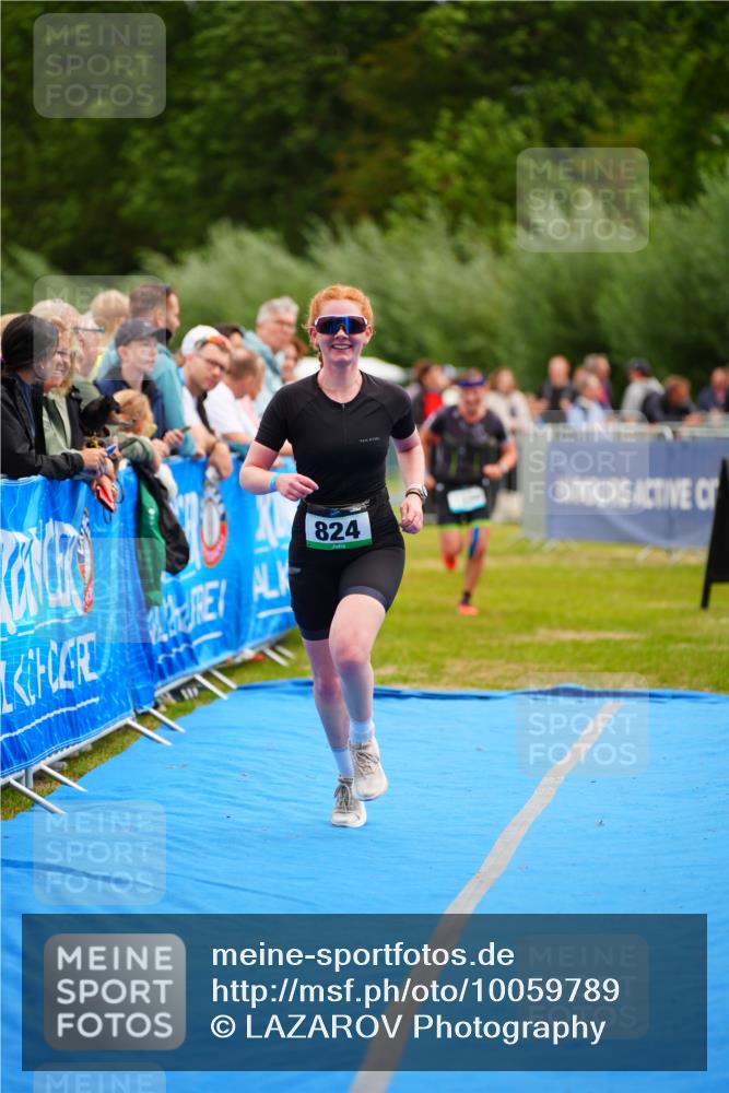 30.08.2026 - Elbe Triathlon Hamburg LAZAROV Photography http://msf.ph/oto/10059789 30.08.2026 11:37:32 Ziel 824, 1334 meine-sportfotos.de
