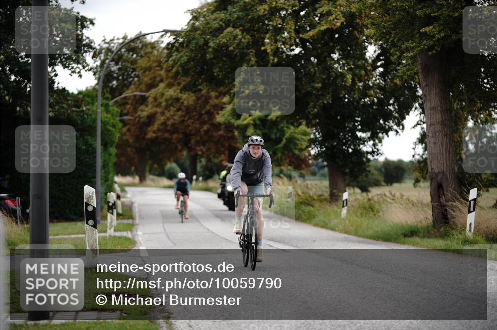 30.08.2026 - Elbe Triathlon Hamburg Michael Burmester http://msf.ph/oto/10059790 30.08.2026 11:35:33 Radfahren 1418, 1433 meine-sportfotos.de