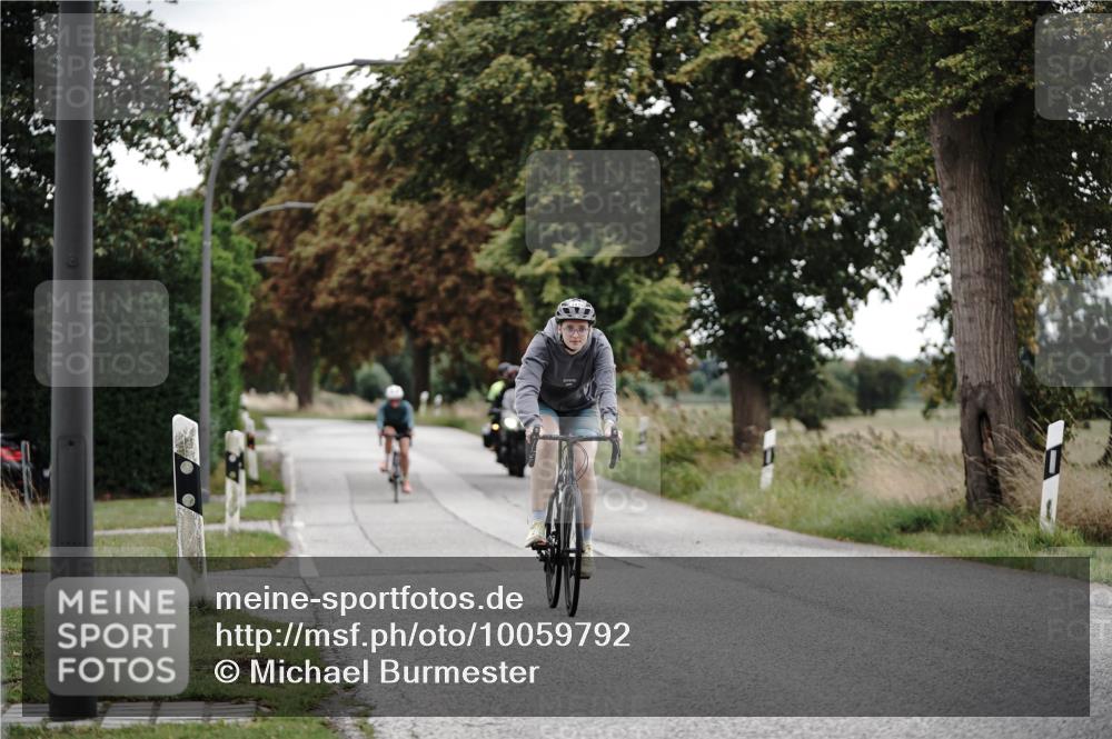 30.08.2026 - Elbe Triathlon Hamburg Michael Burmester http://msf.ph/oto/10059792 30.08.2026 11:35:33 Radfahren 1418, 1433 meine-sportfotos.de