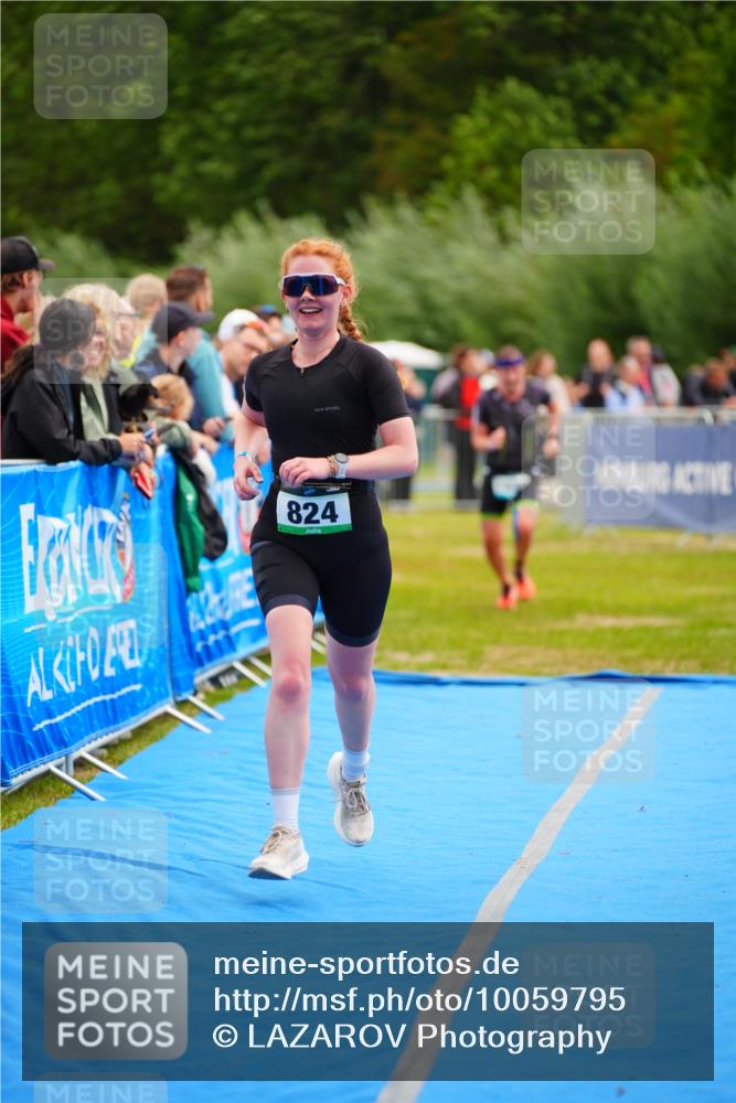 30.08.2026 - Elbe Triathlon Hamburg LAZAROV Photography http://msf.ph/oto/10059795 30.08.2026 11:37:32 Ziel 824, 1334 meine-sportfotos.de