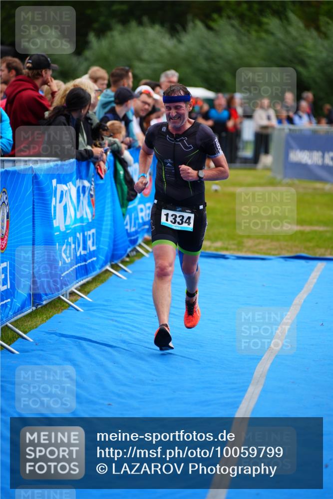 30.08.2026 - Elbe Triathlon Hamburg LAZAROV Photography http://msf.ph/oto/10059799 30.08.2026 11:37:36 Ziel 824, 1264, 1334, 1440 meine-sportfotos.de