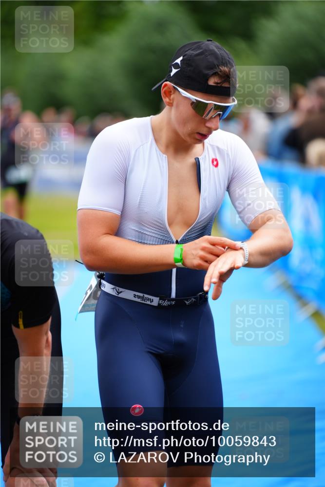 30.08.2026 - Elbe Triathlon Hamburg LAZAROV Photography http://msf.ph/oto/10059843 30.08.2026 11:37:48 Ziel 696, 726, 757, 1374, 1385 meine-sportfotos.de