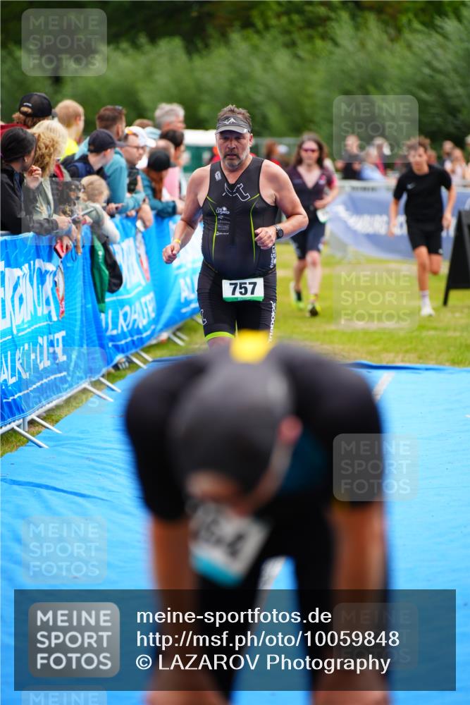 30.08.2026 - Elbe Triathlon Hamburg LAZAROV Photography http://msf.ph/oto/10059848 30.08.2026 11:37:50 Ziel 696, 726, 757, 1374 meine-sportfotos.de