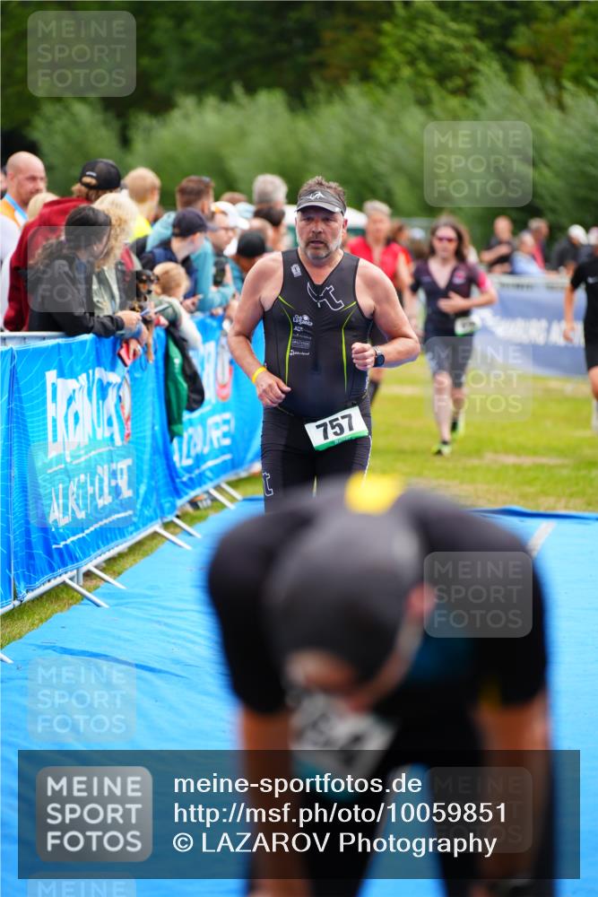 30.08.2026 - Elbe Triathlon Hamburg LAZAROV Photography http://msf.ph/oto/10059851 30.08.2026 11:37:51 Ziel 696, 726, 757, 1374 meine-sportfotos.de