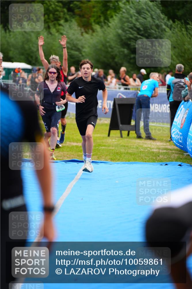 30.08.2026 - Elbe Triathlon Hamburg LAZAROV Photography http://msf.ph/oto/10059861 30.08.2026 11:37:52 Ziel 696, 726, 757, 759, 1374 meine-sportfotos.de