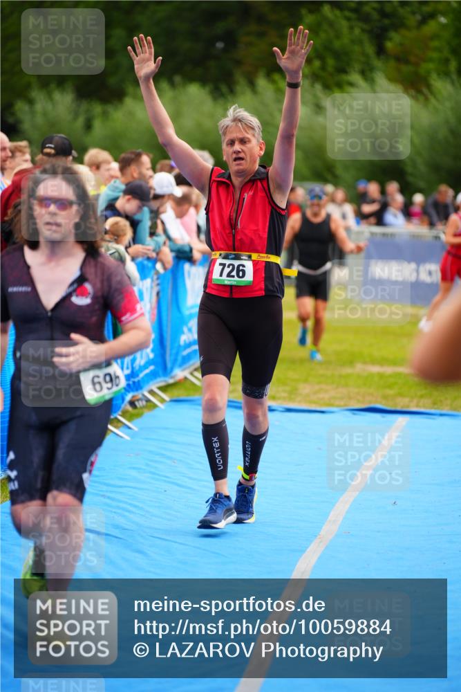 30.08.2026 - Elbe Triathlon Hamburg LAZAROV Photography http://msf.ph/oto/10059884 30.08.2026 11:37:56 Ziel 696, 726, 759, 1298, 1374 meine-sportfotos.de