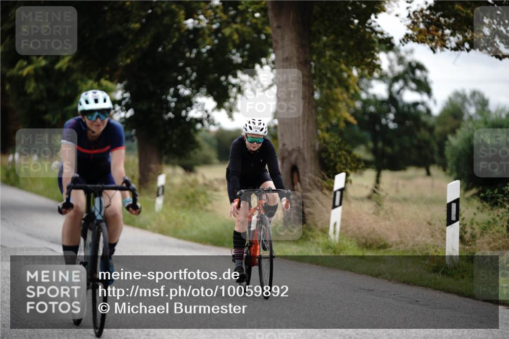 30.08.2026 - Elbe Triathlon Hamburg Michael Burmester http://msf.ph/oto/10059892 30.08.2026 11:37:00 Radfahren 804, 1377, 1534 meine-sportfotos.de