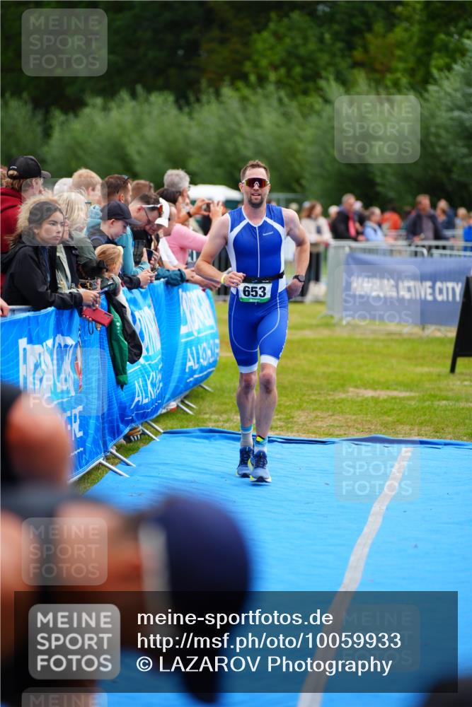 30.08.2026 - Elbe Triathlon Hamburg LAZAROV Photography http://msf.ph/oto/10059933 30.08.2026 11:38:07 Ziel  meine-sportfotos.de