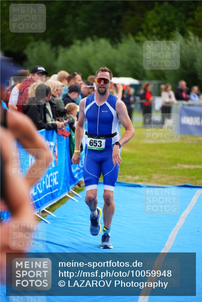 30.08.2026 - Elbe Triathlon Hamburg LAZAROV Photography http://msf.ph/oto/10059948 30.08.2026 11:38:09 Ziel  meine-sportfotos.de