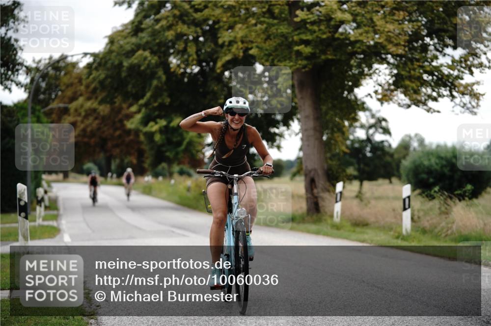 30.08.2026 - Elbe Triathlon Hamburg Michael Burmester http://msf.ph/oto/10060036 30.08.2026 11:38:33 Radfahren 1465, 1626, 1633 meine-sportfotos.de
