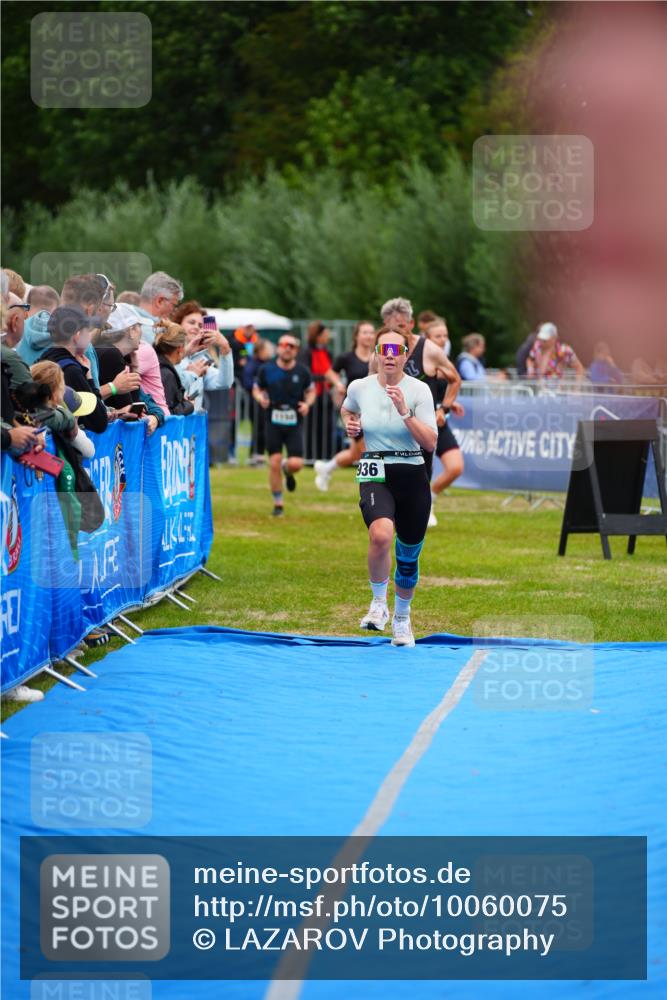 30.08.2026 - Elbe Triathlon Hamburg LAZAROV Photography http://msf.ph/oto/10060075 30.08.2026 11:38:59 Ziel 936, 1158, 1346 meine-sportfotos.de