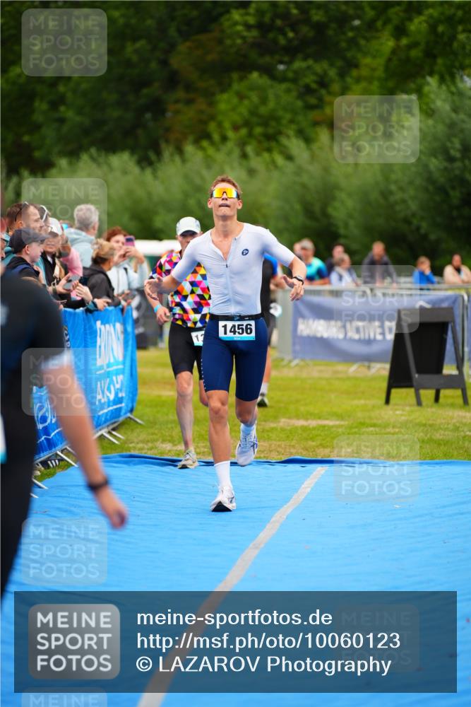 30.08.2026 - Elbe Triathlon Hamburg LAZAROV Photography http://msf.ph/oto/10060123 30.08.2026 11:39:07 Ziel 877, 1158, 1169, 1319, 1456 meine-sportfotos.de