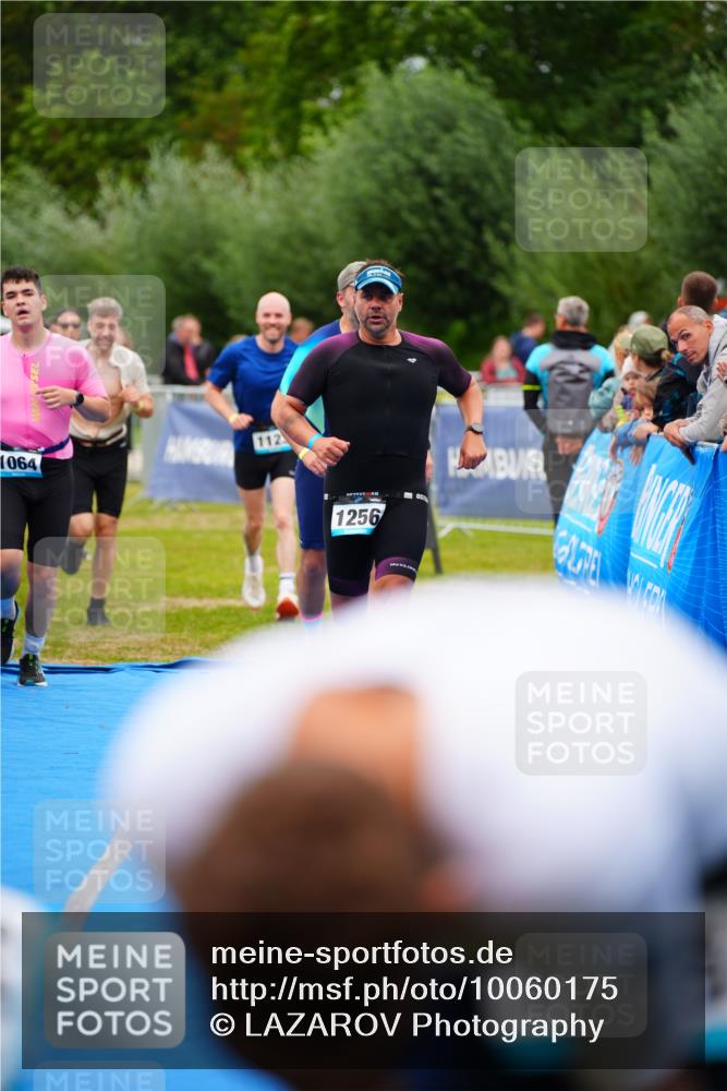 30.08.2026 - Elbe Triathlon Hamburg LAZAROV Photography http://msf.ph/oto/10060175 30.08.2026 11:39:17 Ziel 709, 877, 1064, 1123, 1125, 1205, 1214, 1256 meine-sportfotos.de