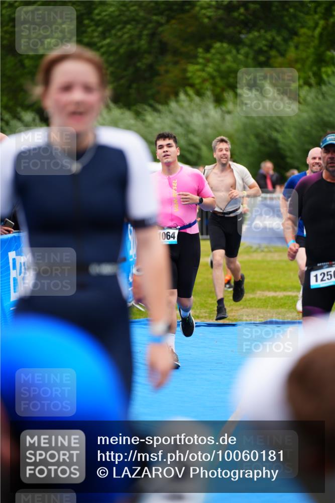 30.08.2026 - Elbe Triathlon Hamburg LAZAROV Photography http://msf.ph/oto/10060181 30.08.2026 11:39:18 Ziel 709, 877, 1064, 1123, 1125, 1205, 1214, 1256 meine-sportfotos.de