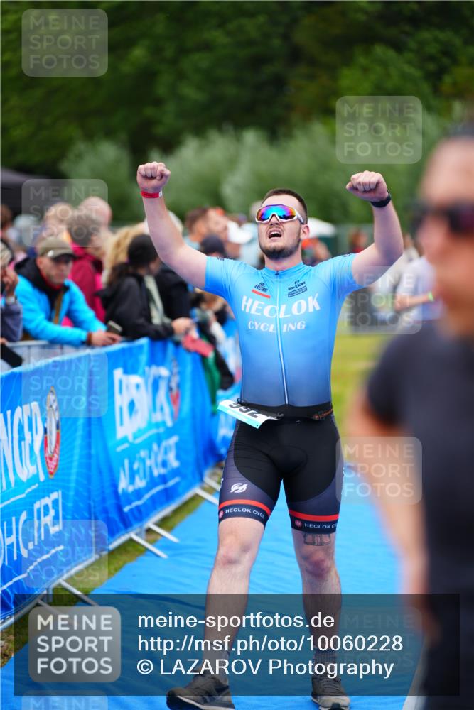 30.08.2026 - Elbe Triathlon Hamburg LAZAROV Photography http://msf.ph/oto/10060228 30.08.2026 11:39:30 Ziel 926, 992 meine-sportfotos.de