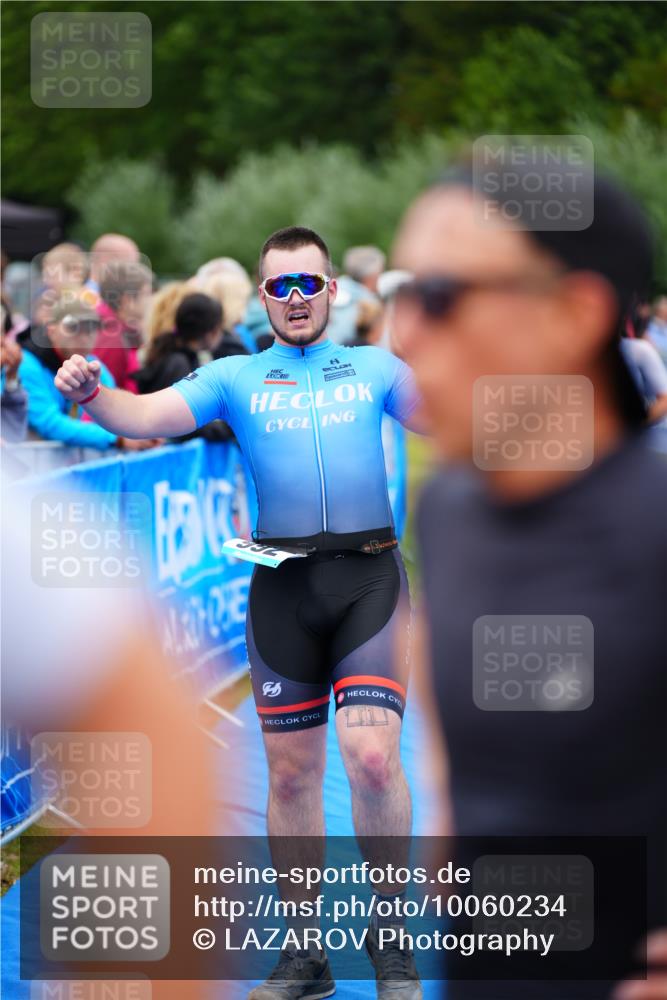 30.08.2026 - Elbe Triathlon Hamburg LAZAROV Photography http://msf.ph/oto/10060234 30.08.2026 11:39:30 Ziel 926, 992 meine-sportfotos.de