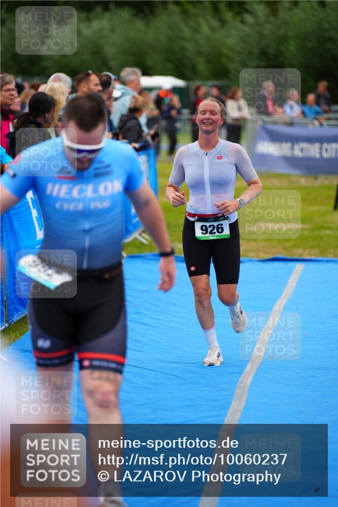 30.08.2026 - Elbe Triathlon Hamburg LAZAROV Photography http://msf.ph/oto/10060237 30.08.2026 11:39:32 Ziel 926, 979, 992 meine-sportfotos.de