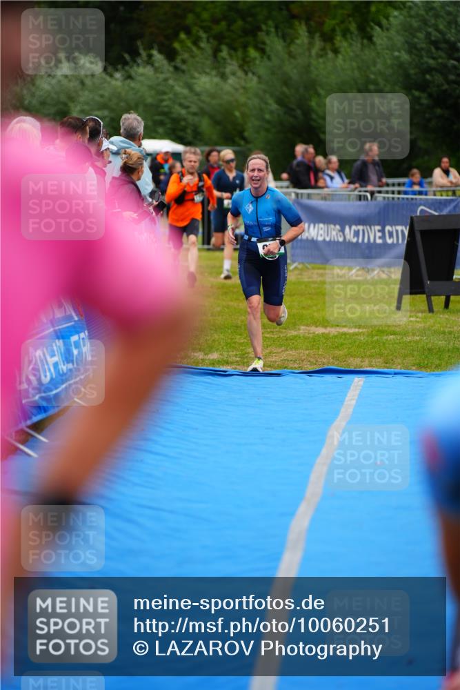 30.08.2026 - Elbe Triathlon Hamburg LAZAROV Photography http://msf.ph/oto/10060251 30.08.2026 11:39:38 Ziel 812, 979, 1146 meine-sportfotos.de