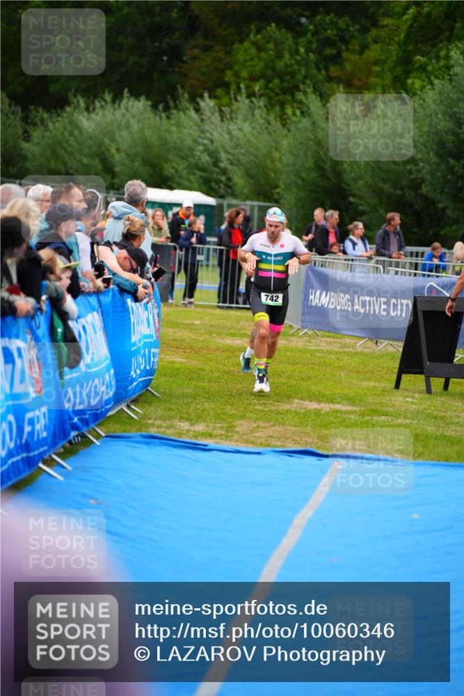 30.08.2026 - Elbe Triathlon Hamburg LAZAROV Photography http://msf.ph/oto/10060346 30.08.2026 11:39:58 Ziel 742, 1268, 1371 meine-sportfotos.de